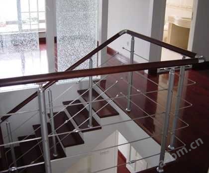 清瑛建材－凯撒钢质楼梯－脊索木板楼梯